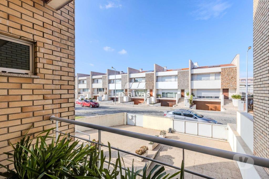 Apartamentos a venda Braga - Fotos para Braga-Moradia de gaveto, para venda, Braga - Merelim (A008-0126)