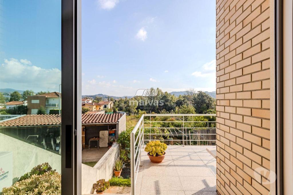 Apartamentos a venda Braga - Fotos para Braga-Moradia de gaveto, para venda, Braga - Merelim (A008-0126)