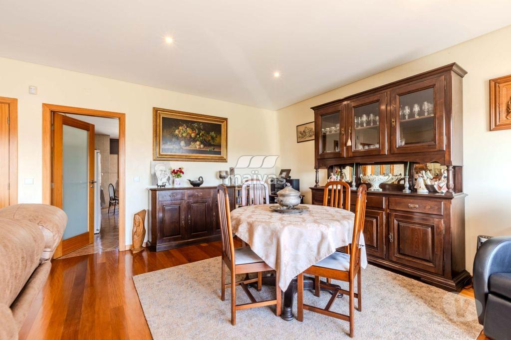 Apartamentos a venda Braga - Fotos para Braga-Moradia de gaveto, para venda, Braga - Merelim (A008-0126)