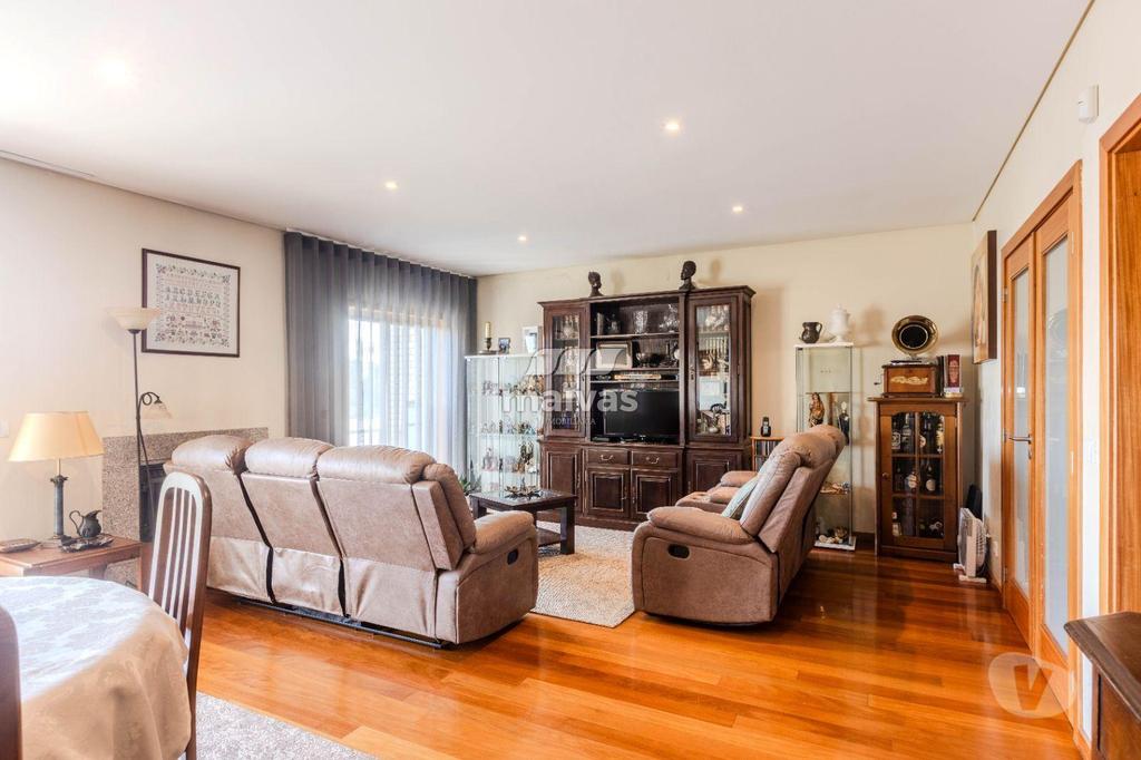 Apartamentos a venda Braga - Fotos para Braga-Moradia de gaveto, para venda, Braga - Merelim (A008-0126)