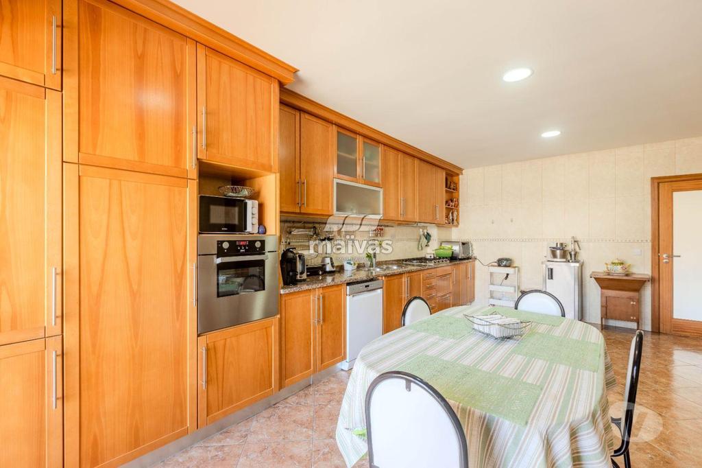 Apartamentos a venda Braga - Fotos para Braga-Moradia de gaveto, para venda, Braga - Merelim (A008-0126)