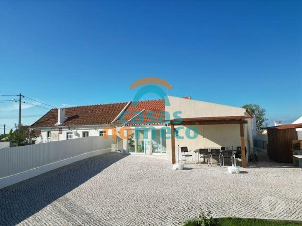 Apartamentos a venda Sesimbra - Fotos para Casa de campo com 3 assoalhadas, ótimo logradouro. (0000003303)