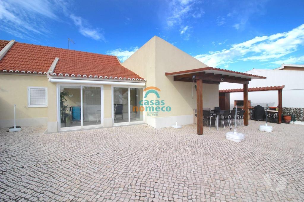 Apartamentos a venda Sesimbra - Fotos para Casa de campo com 3 assoalhadas, ótimo logradouro. (0000003303)