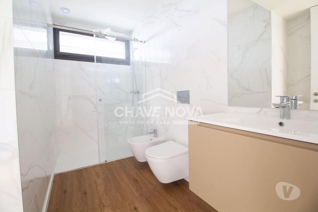 Apartamentos a venda Vila Nova de Gaia - Fotos para Vila-nova-de-gaia-T3 no edifício Lavadores Loungue (AR 04583)