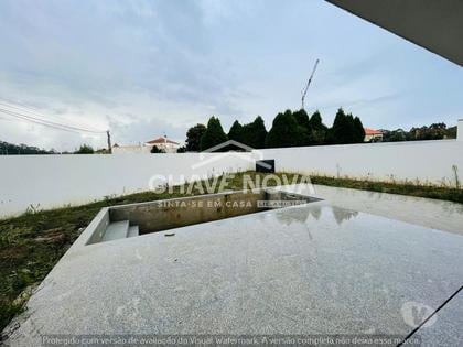 Apartamentos a venda - Fotos para Espinho-Moradia V4 Geminada com Piscina em Espinho (SMF 02802)