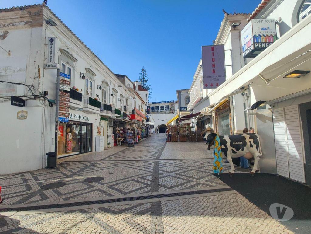 Comprar Loja Albufeira - Fotos para Antigo Consultório Médico no Centro Histórico de Albufeira