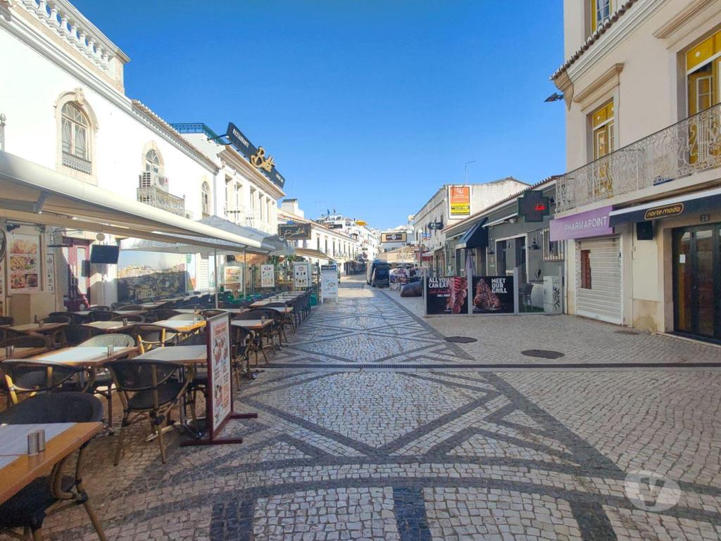 Comprar Loja Albufeira - Fotos para Antigo Consultório Médico no Centro Histórico de Albufeira