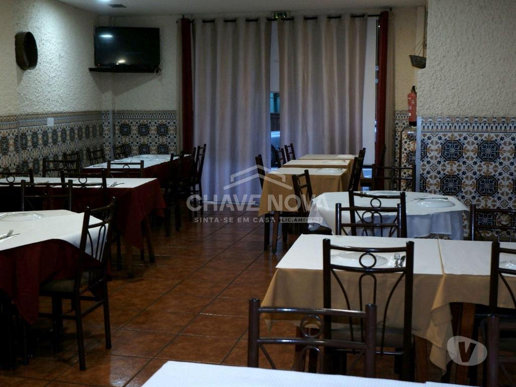 Comprar Loja Porto - Fotos para Trespasse de Restaurante Tapas na rua de Costa Cabral - Porto