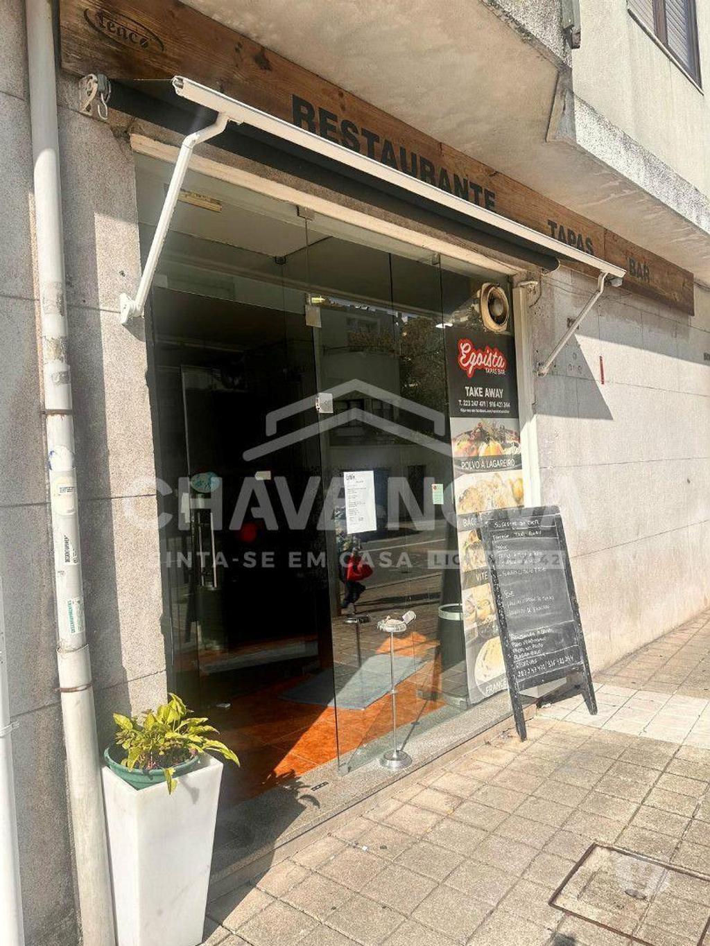Comprar Loja Porto - Fotos para Trespasse de Restaurante Tapas na rua de Costa Cabral - Porto