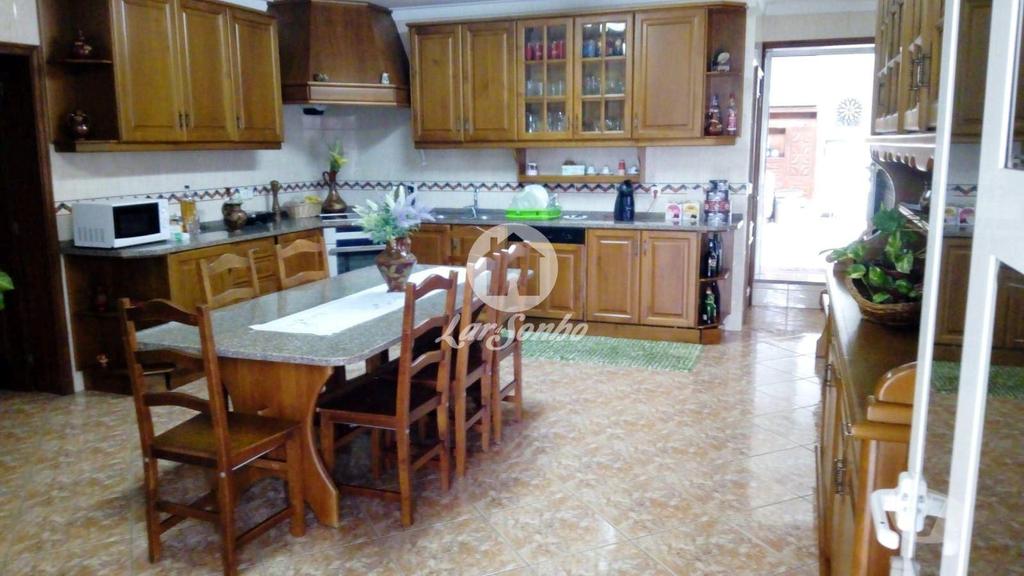 Apartamentos a venda Guimarães - Fotos para Moradia T3 c Restaurante no r chão, em Lordelo, Guimarães!
