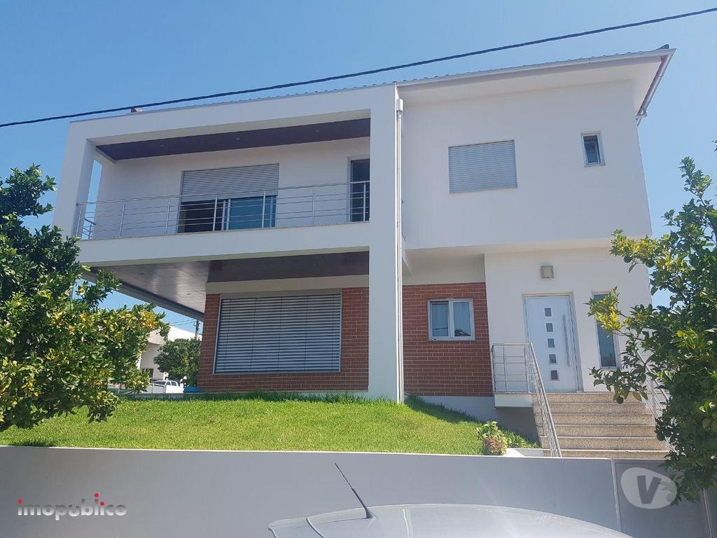 Imóveis para alugar Vila Verde - Fotos para Moradia V3 de rés-do-chão e andar, localizada em Soutelo, com...