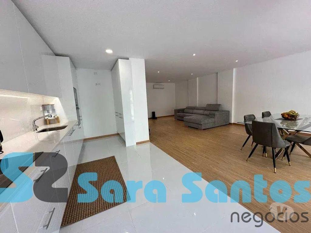 Imóveis para alugar Maia - Fotos para Luxuoso Apartamento T4 Mobiliado com Piscina Aquecida e...