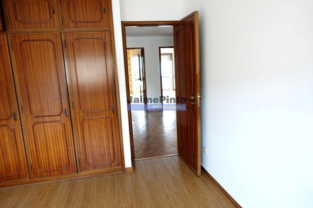 Imóveis para alugar Vila Nova de Gaia - Fotos para Apartamento Duplex T3 + 1, no Cedro, Santo Ovídeo. Portugal,...