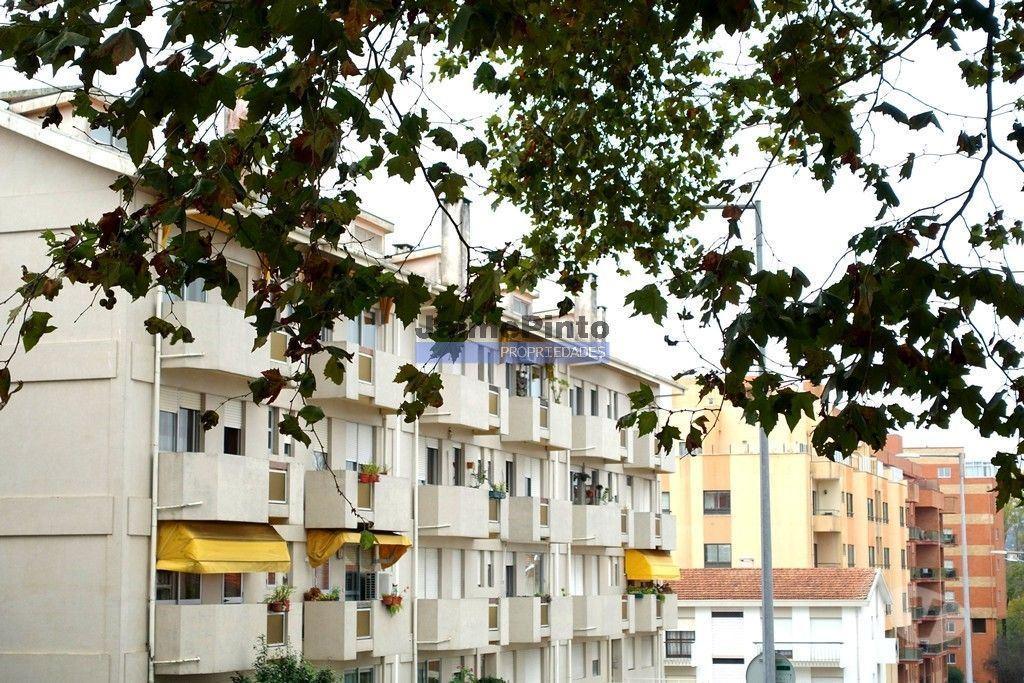 Imóveis para alugar Vila Nova de Gaia - Fotos para Apartamento Duplex T3 + 1, no Cedro, Santo Ovídeo. Portugal,...