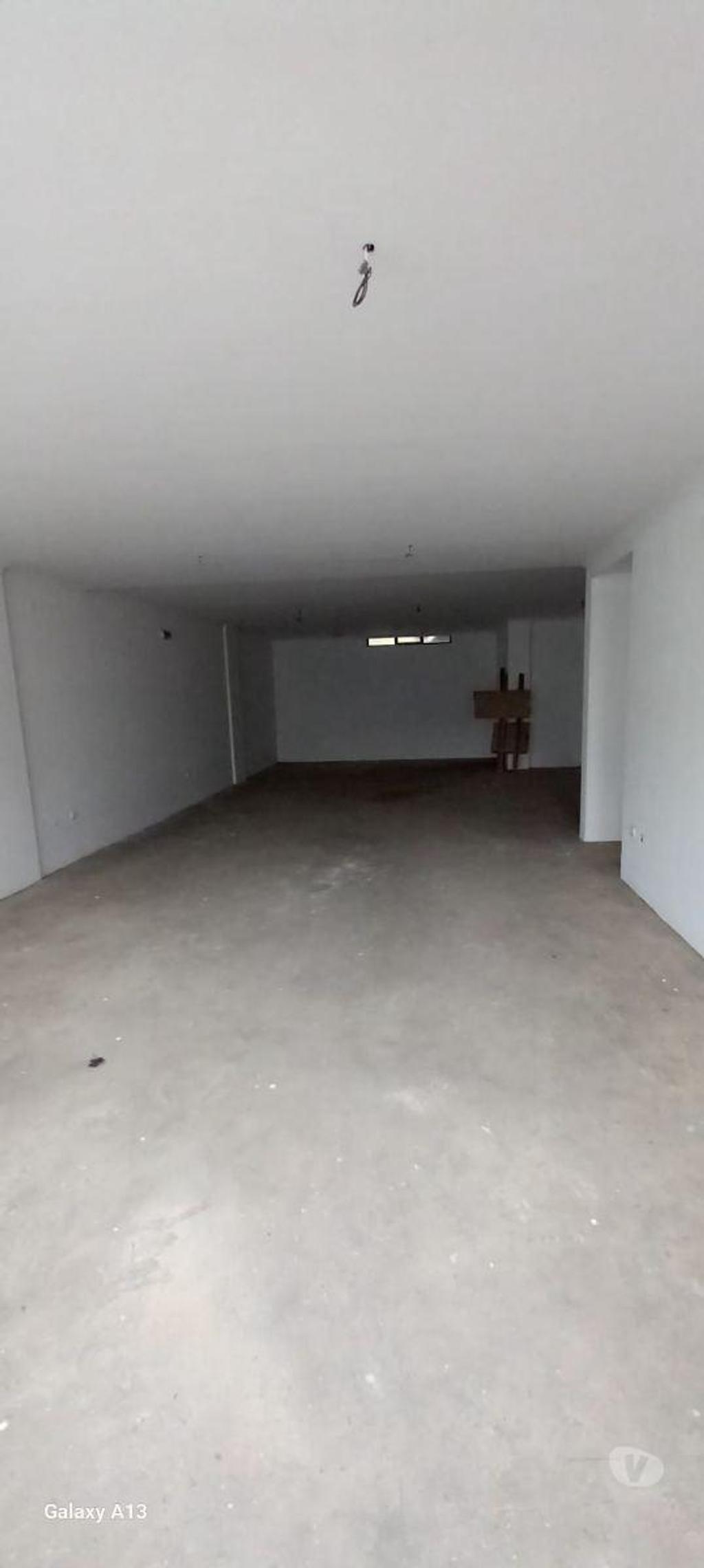 Comprar Loja Paredes - Fotos para Excelente loja em Cete Paredes frente à estação dos...