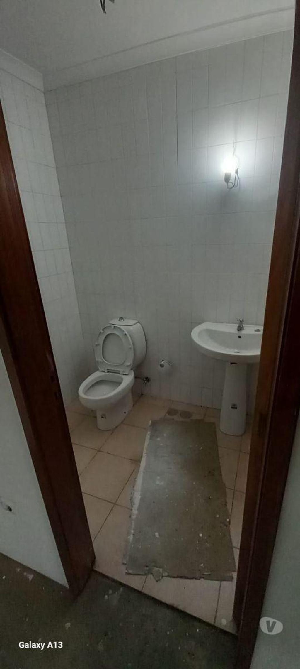 Comprar Loja Paredes - Fotos para Excelente loja em Cete Paredes frente à estação dos...