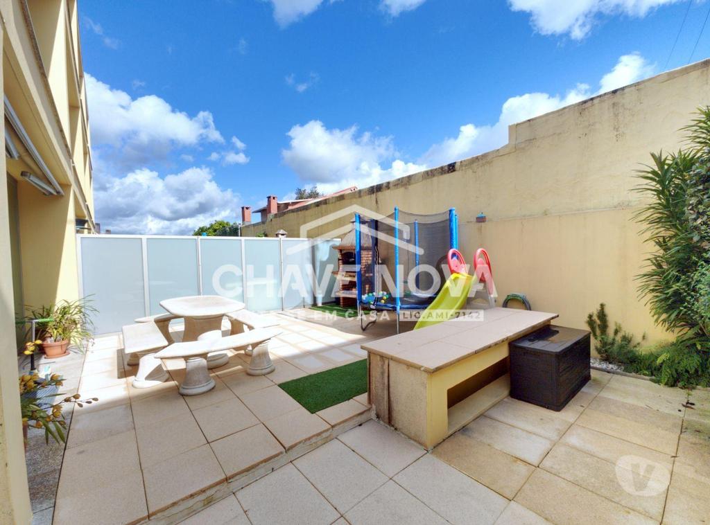Apartamentos a venda Vila Nova de Gaia - Fotos para Moradia T3 em banda c varanda bons acessos (AR 04590)
