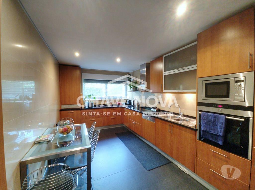 Apartamentos a venda Vila Nova de Gaia - Fotos para Moradia T3 em banda c varanda bons acessos (AR 04590)