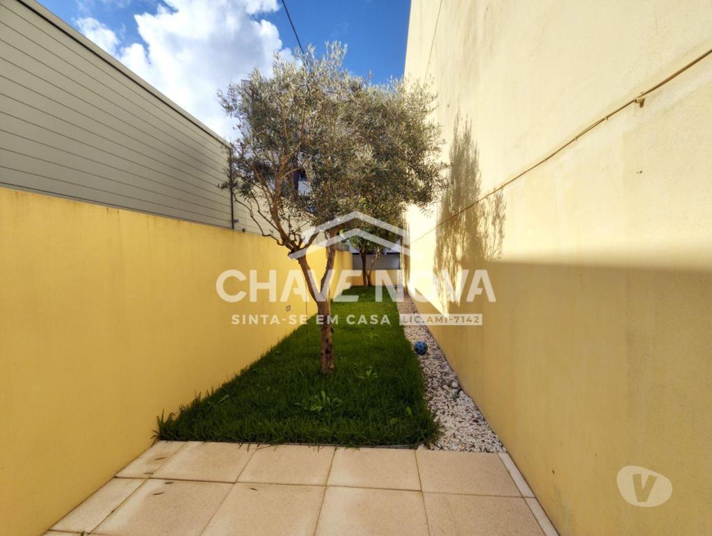 Apartamentos a venda Vila Nova de Gaia - Fotos para Moradia T3 em banda c varanda bons acessos (AR 04590)