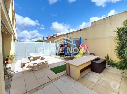 Imóveis para venda - Fotos para Moradia T3 em banda c varanda bons acessos (AR 04590)