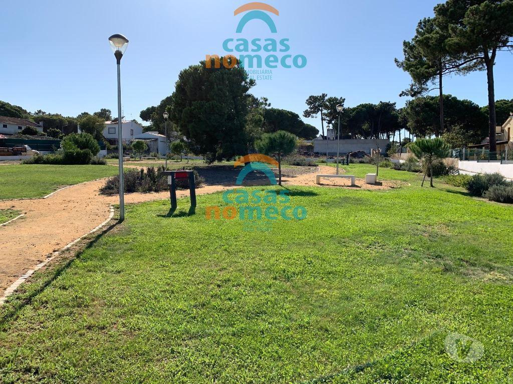 Terrenos Sesimbra - Fotos para Lote com 1.454 m2, área de construção de 250 m2, boa envolvente,