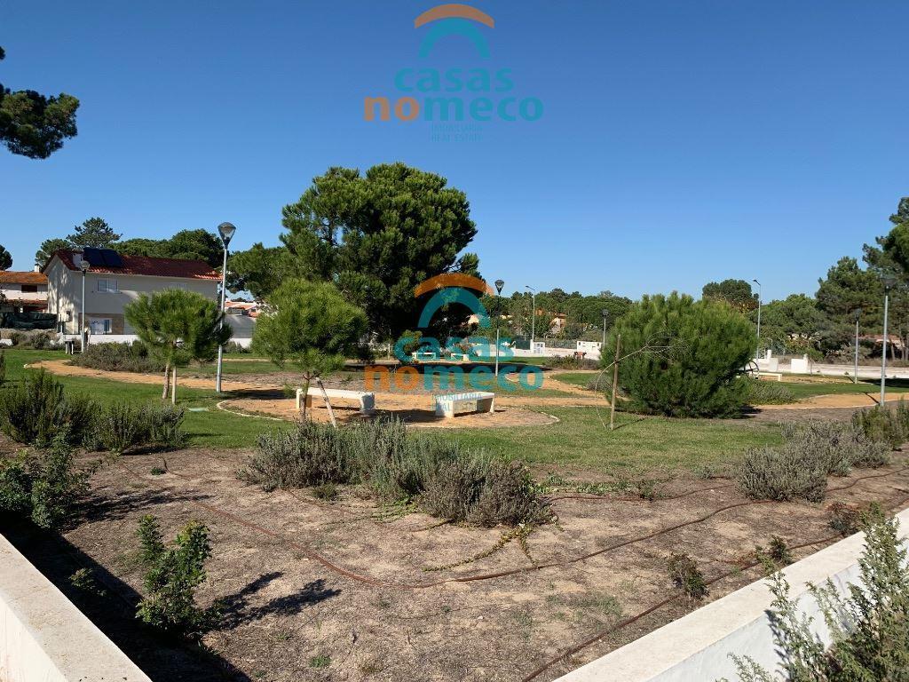 Terrenos Sesimbra - Fotos para Lote com 1.454 m2, área de construção de 250 m2, boa envolvente,