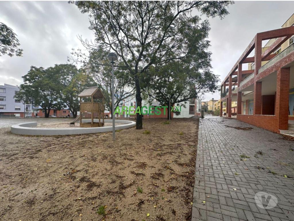 Comprar Loja Loures - Fotos para Loja com rendimento, para venda em Loures
