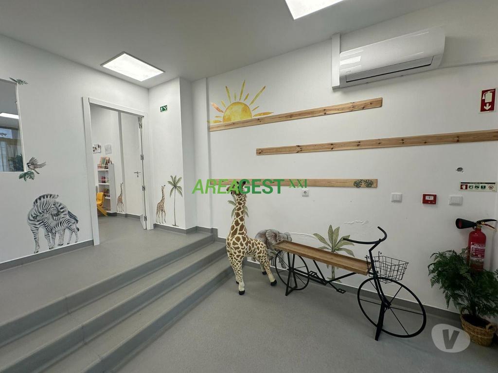 Comprar Loja Loures - Fotos para Loja com rendimento, para venda em Loures