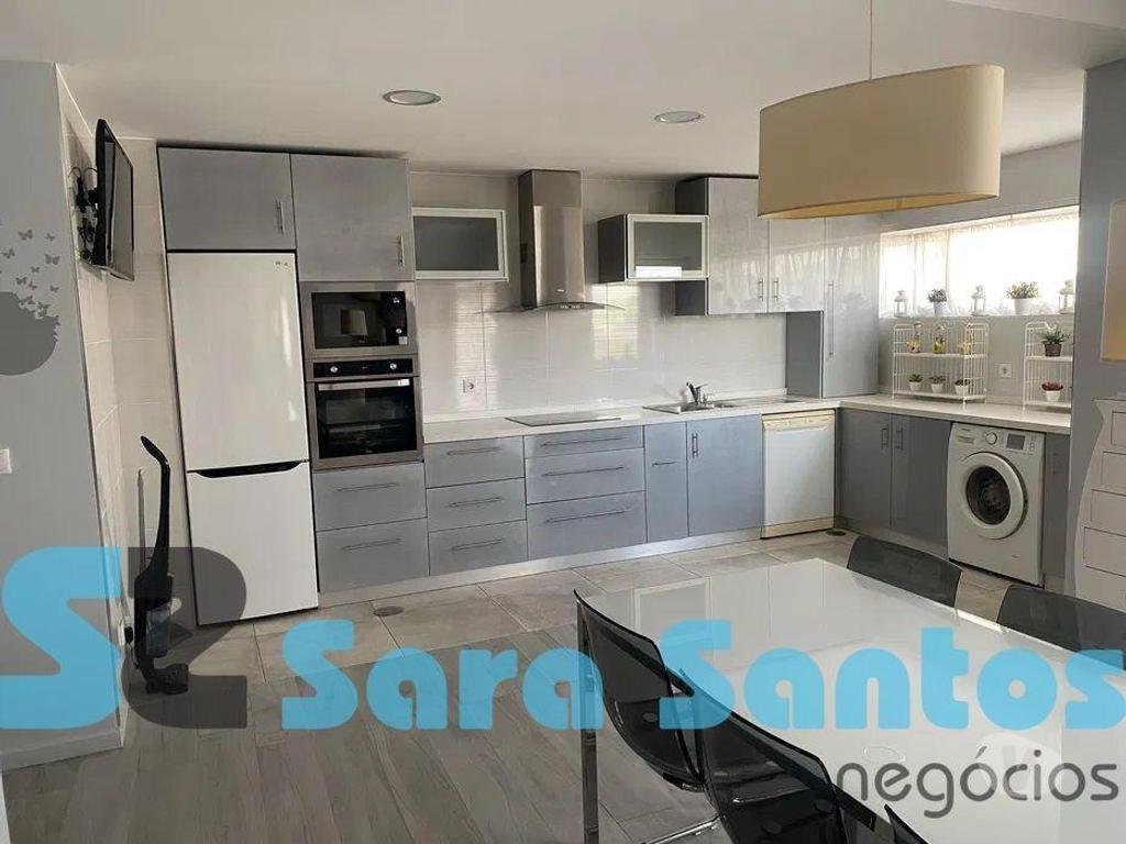 Imóveis para alugar Matosinhos - Fotos para T2 Mobilado e Cozinha Equipada próximo Norte Shopping- Sra. Hora