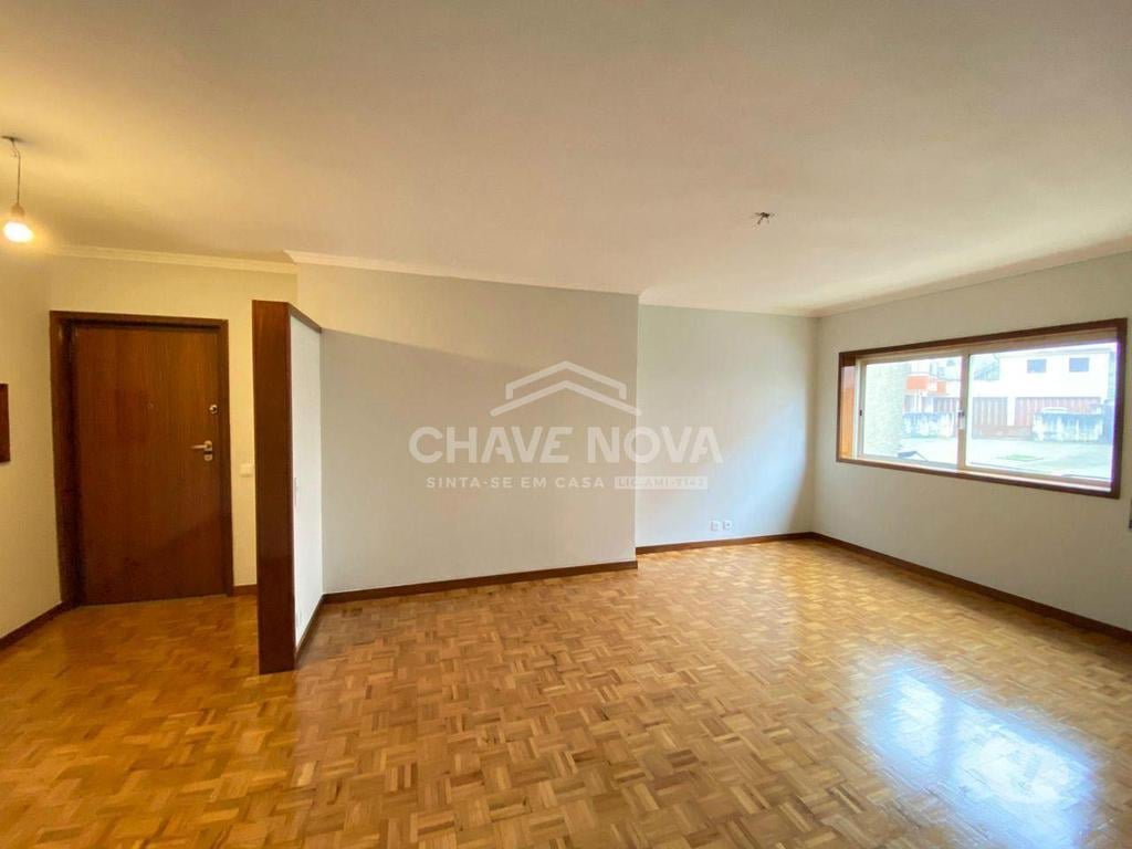 Apartamentos a venda Vila Nova de Gaia - Fotos para Apartamento T2 localizado em Mafamude no Alto das Torres.