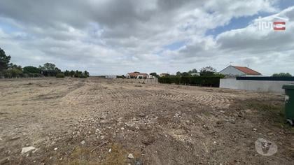 Terrenos e quintas a venda - Fotos para Oportunidade Única: Quintinha de 1 Hectare com Potencial para