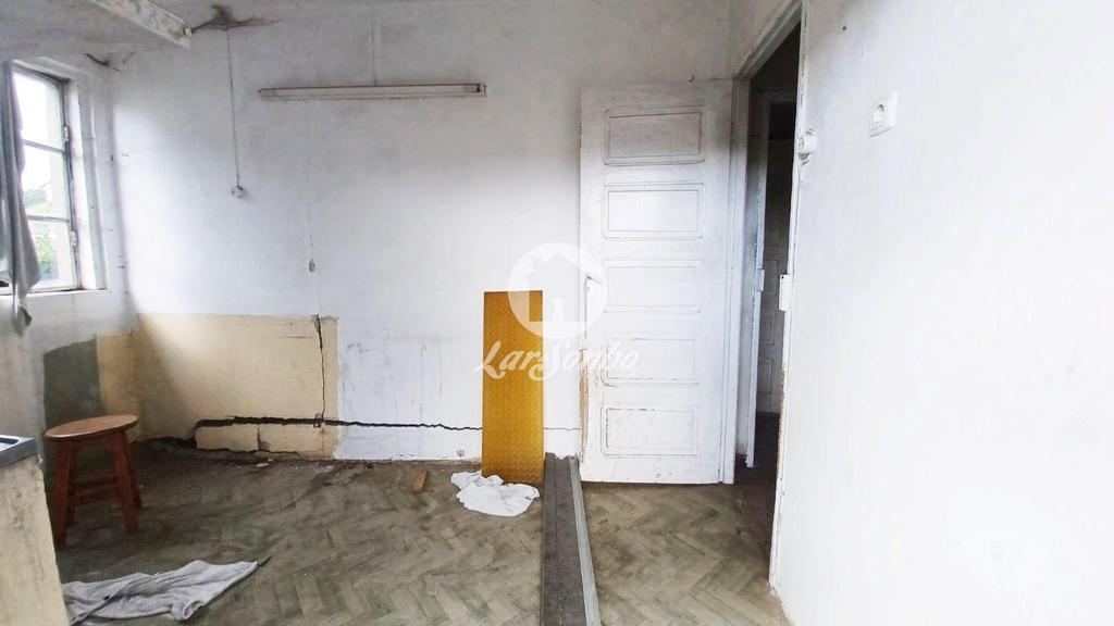 Apartamentos a venda Vila Nova de Famalicão - Fotos para Moradia T2 para RESTAURO c 1.112m2 em Delães - Vila Nova de