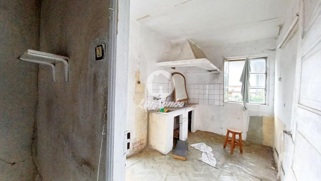 Apartamentos a venda Vila Nova de Famalicão - Fotos para Moradia T2 para RESTAURO c 1.112m2 em Delães - Vila Nova de