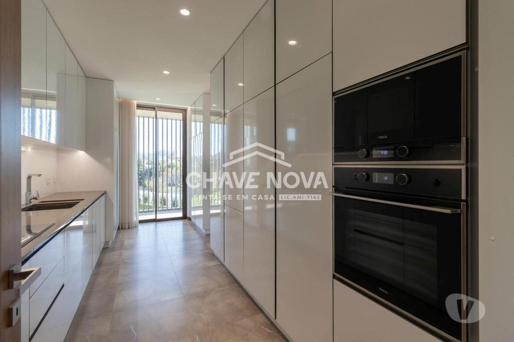 Imóveis para alugar Santa Maria da Feira - Fotos para Apartamento T4 c piscina para arrendar no condomínio fechado...