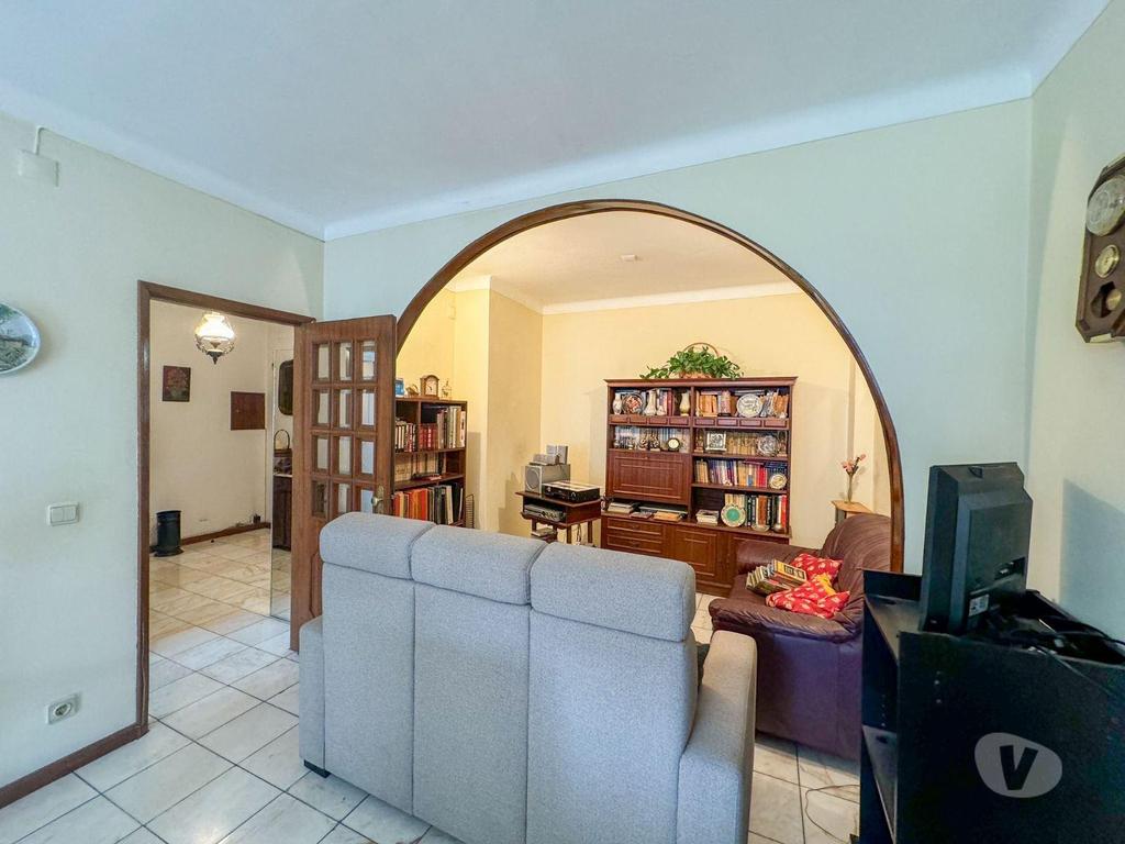 Apartamentos a venda Vila Nova de Gaia - Fotos para Apartamento T2+1 com varanda e garagem - 700m da estação de