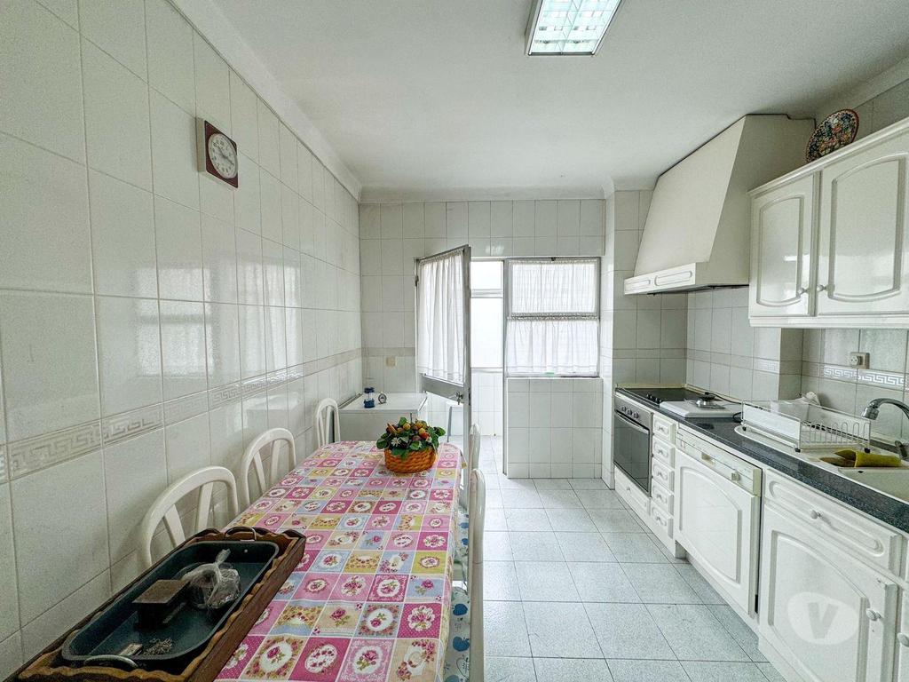 Apartamentos a venda Vila Nova de Gaia - Fotos para Apartamento T2+1 com varanda e garagem - 700m da estação de