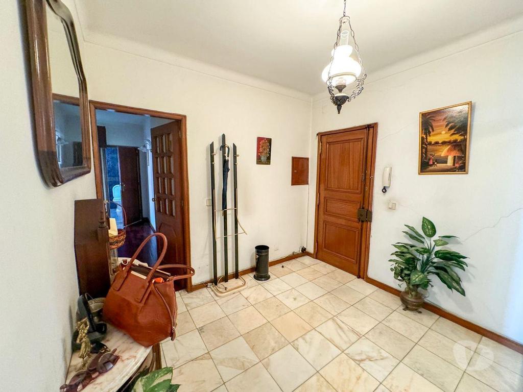 Apartamentos a venda Vila Nova de Gaia - Fotos para Apartamento T2+1 com varanda e garagem - 700m da estação de