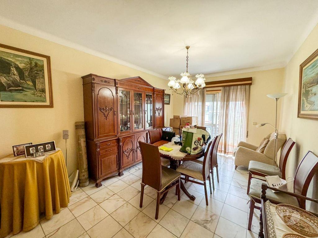 Apartamentos a venda Vila Nova de Gaia - Fotos para Apartamento T2+1 com varanda e garagem - 700m da estação de