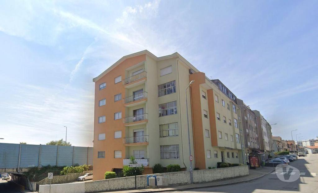 Apartamentos a venda Vila Nova de Gaia - Fotos para Apartamento T2+1 com varanda e garagem - 700m da estação de