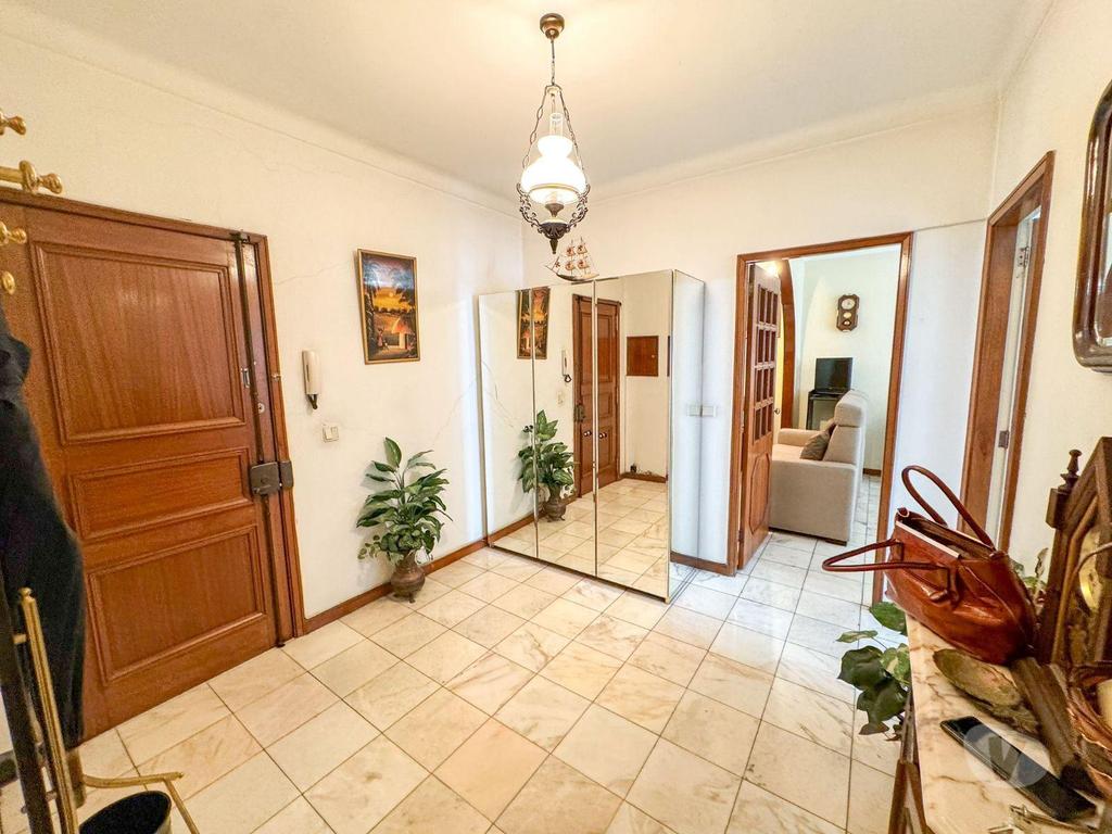 Apartamentos a venda Vila Nova de Gaia - Fotos para Apartamento T2+1 com varanda e garagem - 700m da estação de