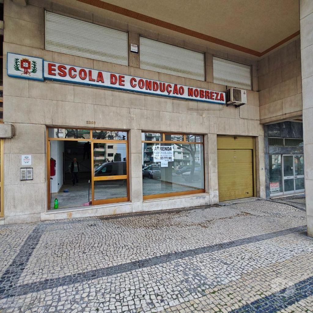 Comprar Loja Vila Nova de Gaia - Fotos para Loja c 214m2 Av. Repúbica Próxima da Estação metro Sto Ovídeo