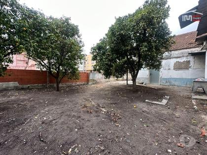 Apartamentos para vender - Fotos para Fantástico Investimento - Moradia com Quintal e Licença de