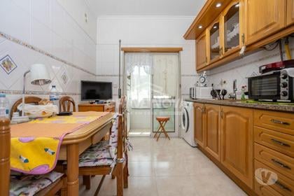 Casas para vender - Fotos para Apartamento T3 no 1º andar de um prédio com elevado (SXL 00138)