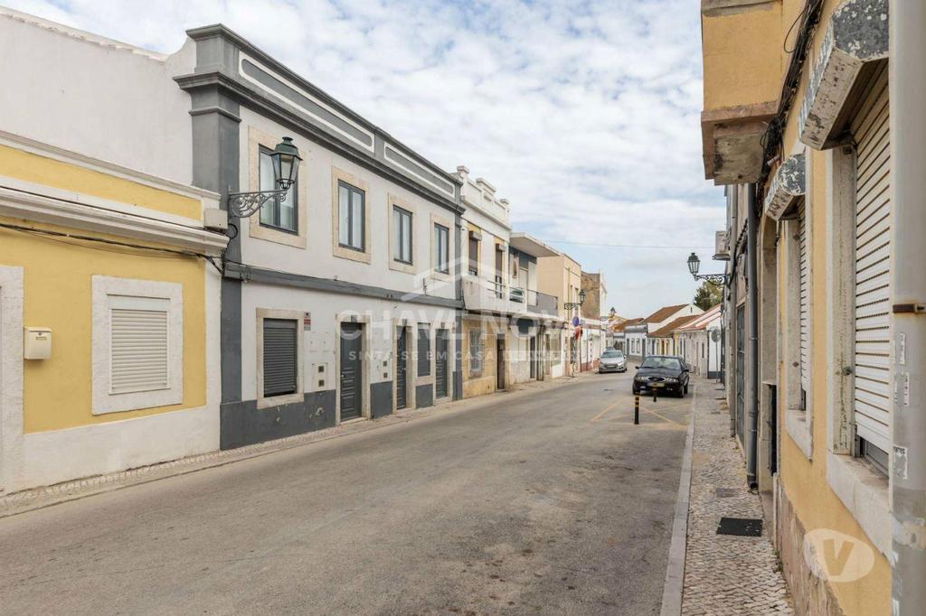Apartamentos a venda Seixal - Fotos para Apartamento T2 para remodelar, localizado no primeiro andar de