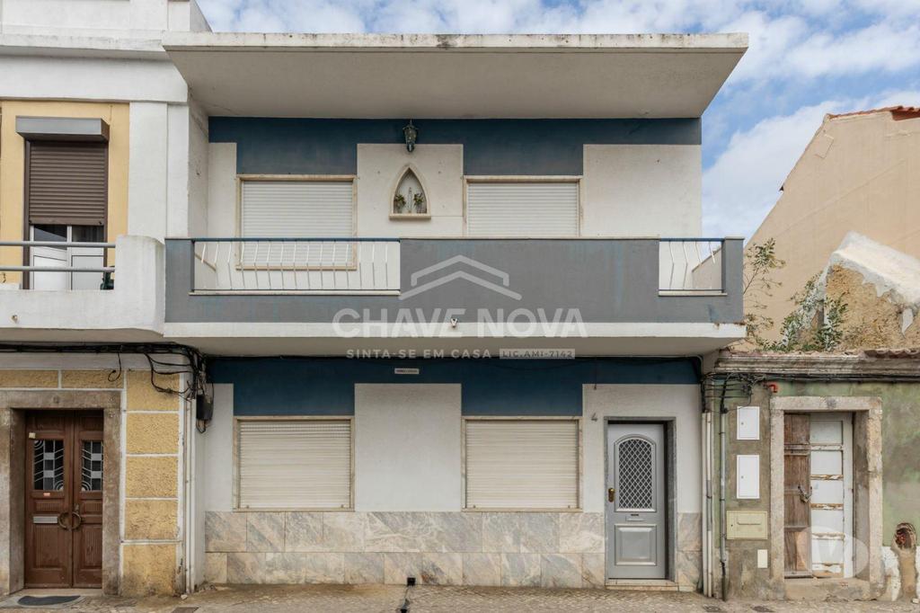Apartamentos a venda Seixal - Fotos para Apartamento T2 para remodelar, localizado no primeiro andar de