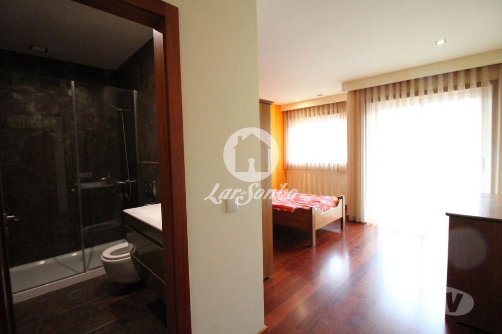 Apartamentos a venda Póvoa de Varzim - Fotos para Moradia M4 c nova com G.F. p 2 carros + loja com 98 m2 na