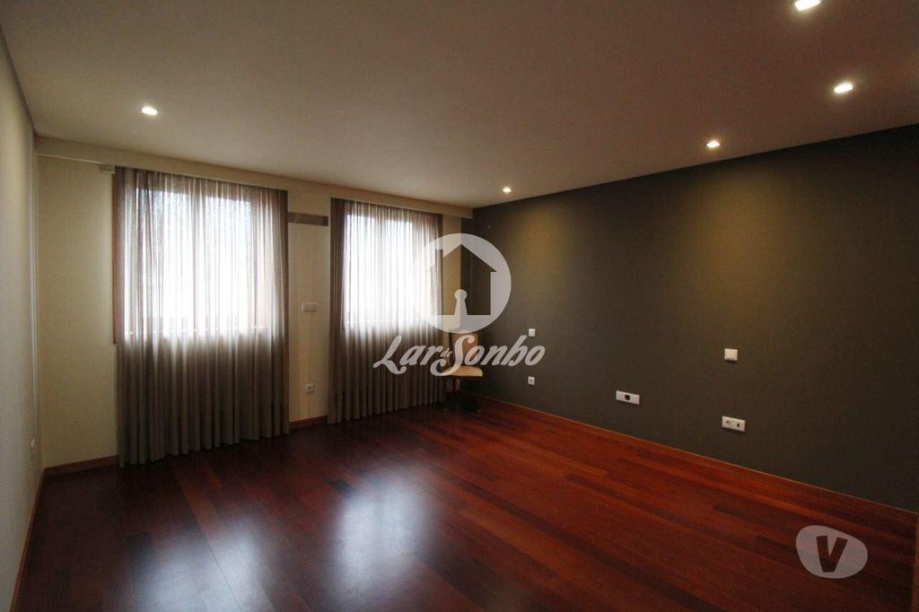 Apartamentos a venda Póvoa de Varzim - Fotos para Moradia M4 c nova com G.F. p 2 carros + loja com 98 m2 na