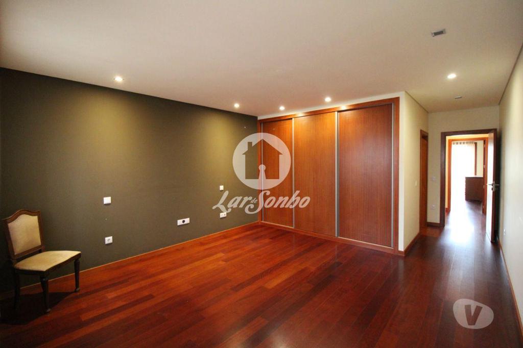 Apartamentos a venda Póvoa de Varzim - Fotos para Moradia M4 c nova com G.F. p 2 carros + loja com 98 m2 na