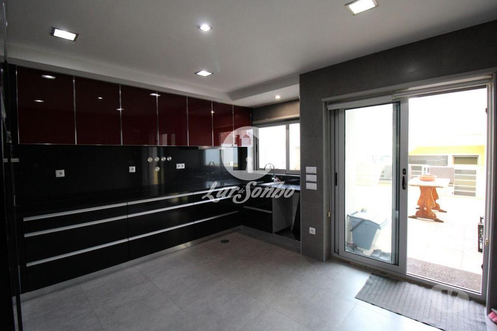 Apartamentos a venda Póvoa de Varzim - Fotos para Moradia M4 c nova com G.F. p 2 carros + loja com 98 m2 na