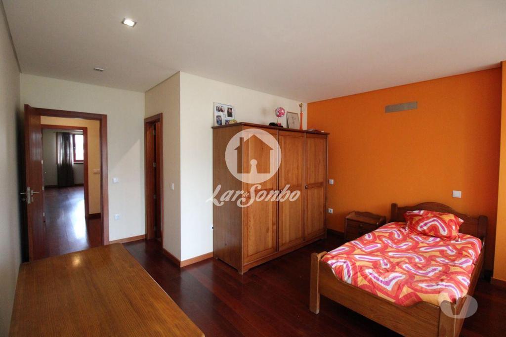 Apartamentos a venda Póvoa de Varzim - Fotos para Moradia M4 c nova com G.F. p 2 carros + loja com 98 m2 na